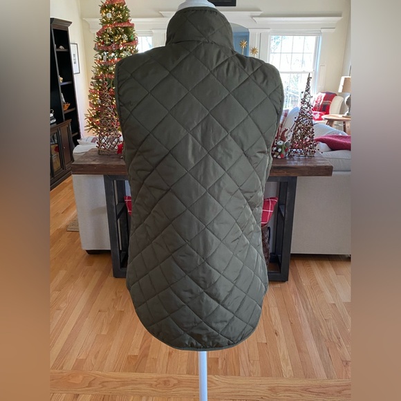 Old Navy Quilted Vest - Picture 2 of 5